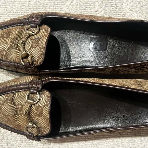 Gucci Shoes - Flats Gucci Beige size 7.5 US
